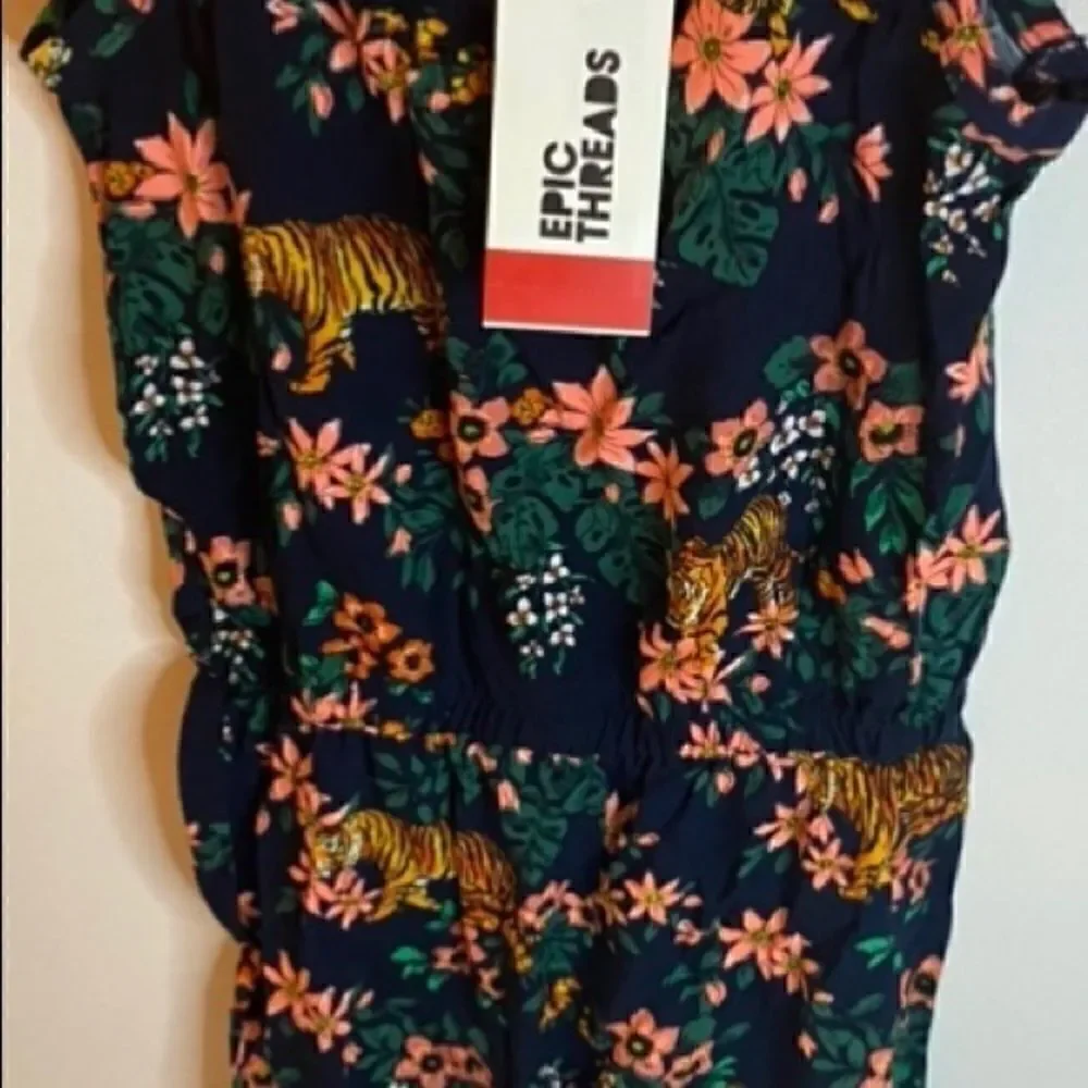 💥Epic threads girls super cute floral print jump suit size : 4 T